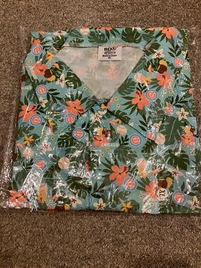 New in Package Chicago Cubs Hawaiian Shirt Size XL